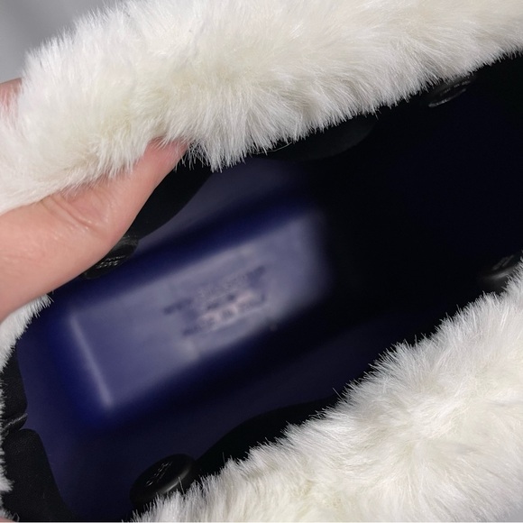 O Bag Purple Rubber Tote with Ivory Faux Fur Trim - Picture 8 of 12